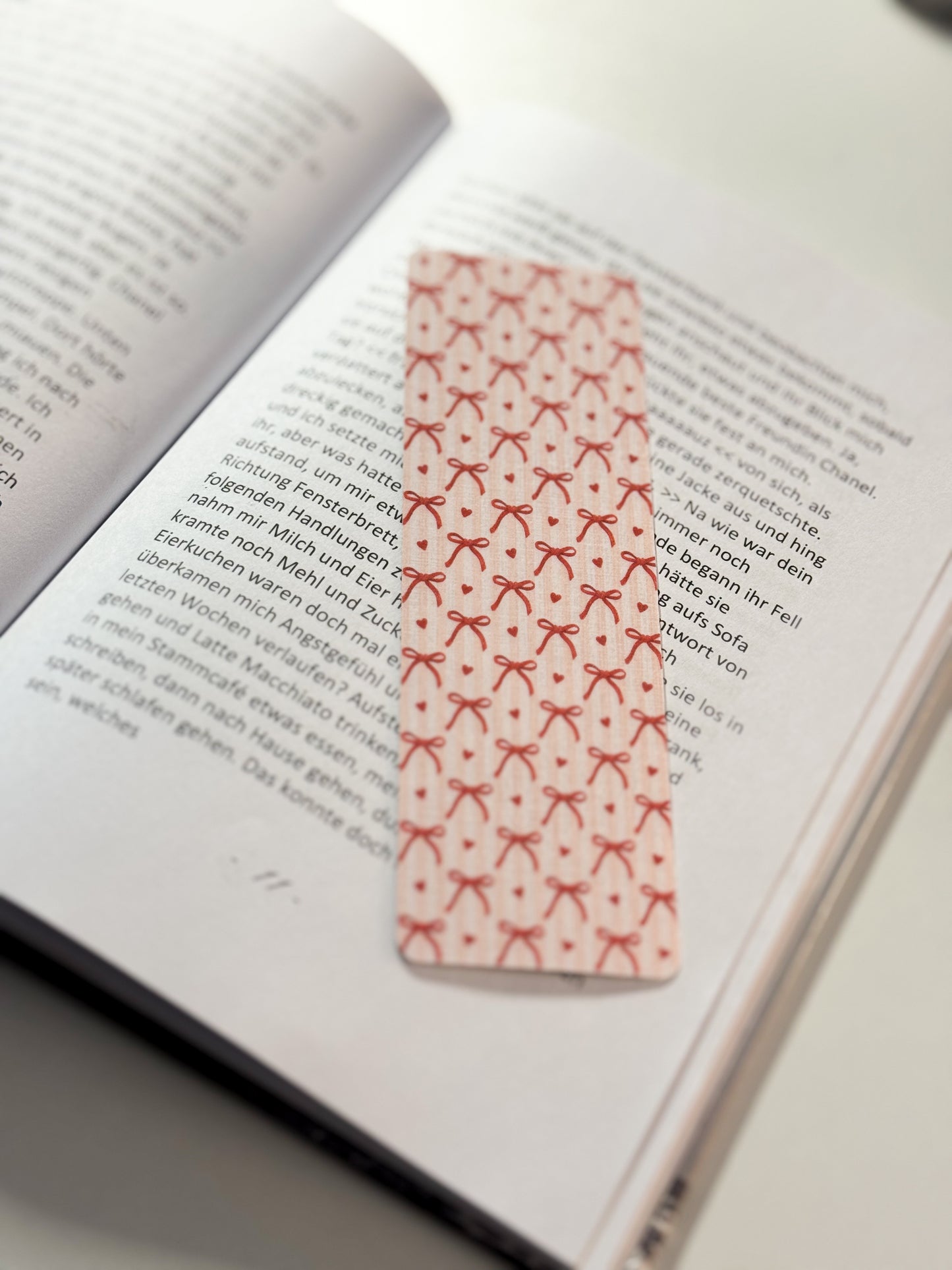 Schleifen und Herzen