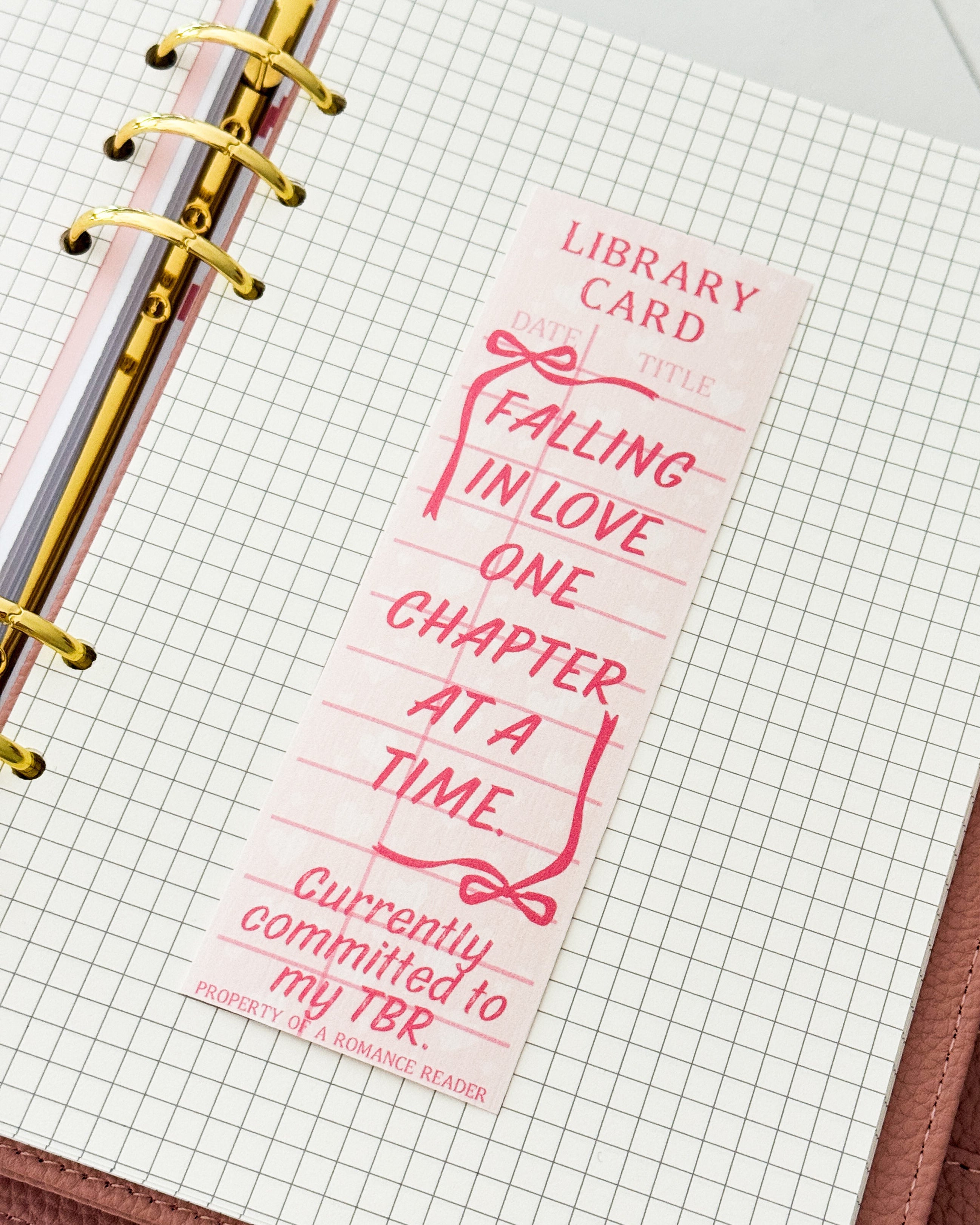 Lesezeichen ,,Falling in love one chapter at a time"