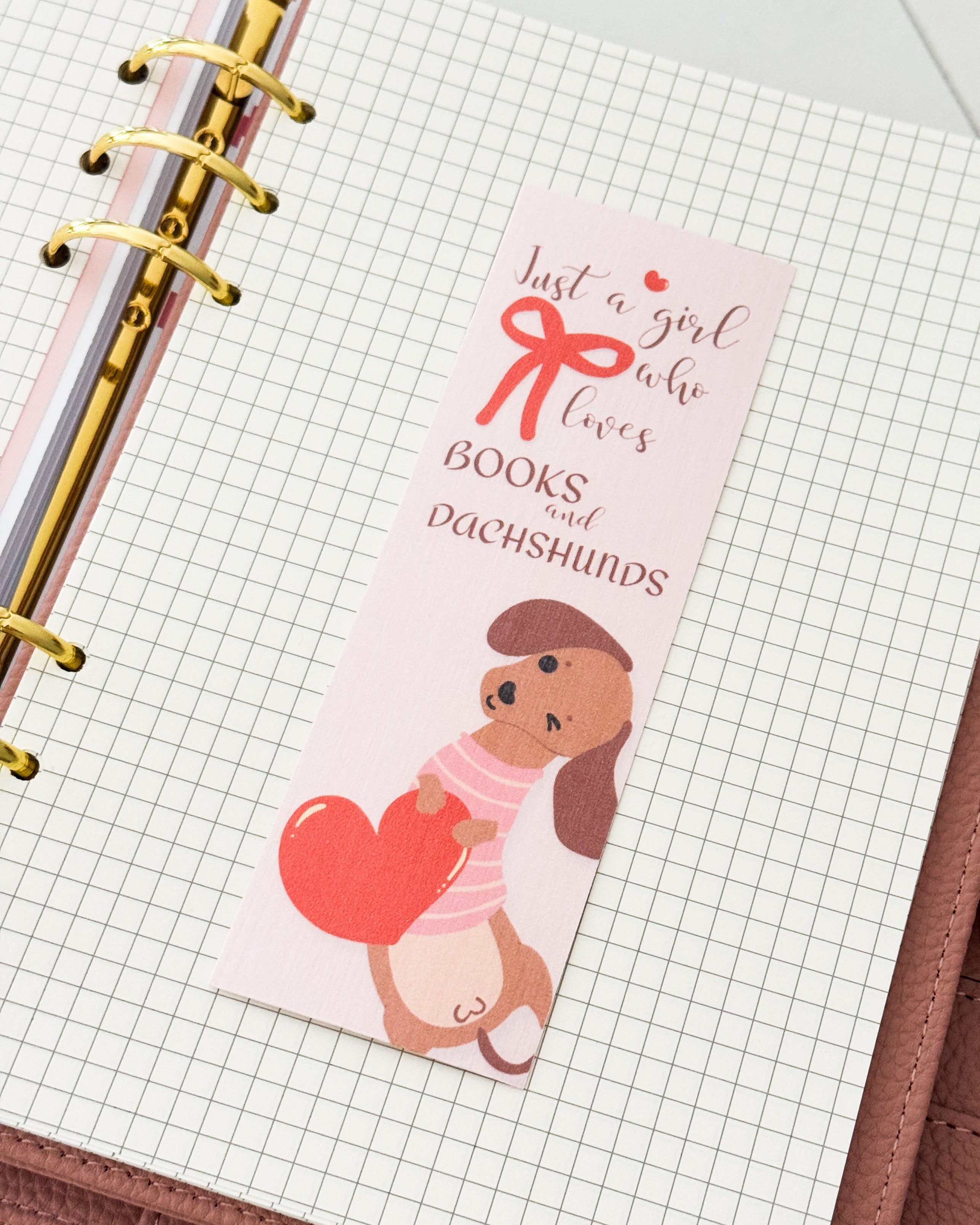 Lesezeichen ,,Just a girl who loves books and dachshunds"