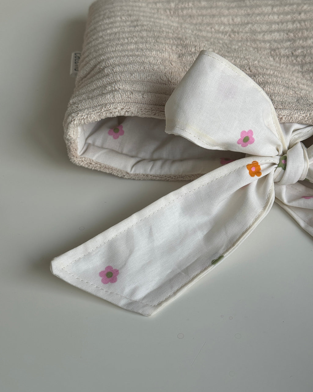 Buchtasche Veloura Beige x Bloomy